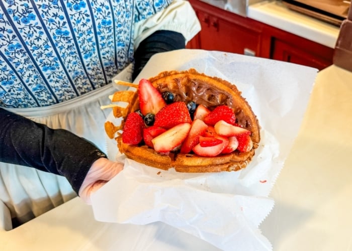 Nutella waffle with strawberries